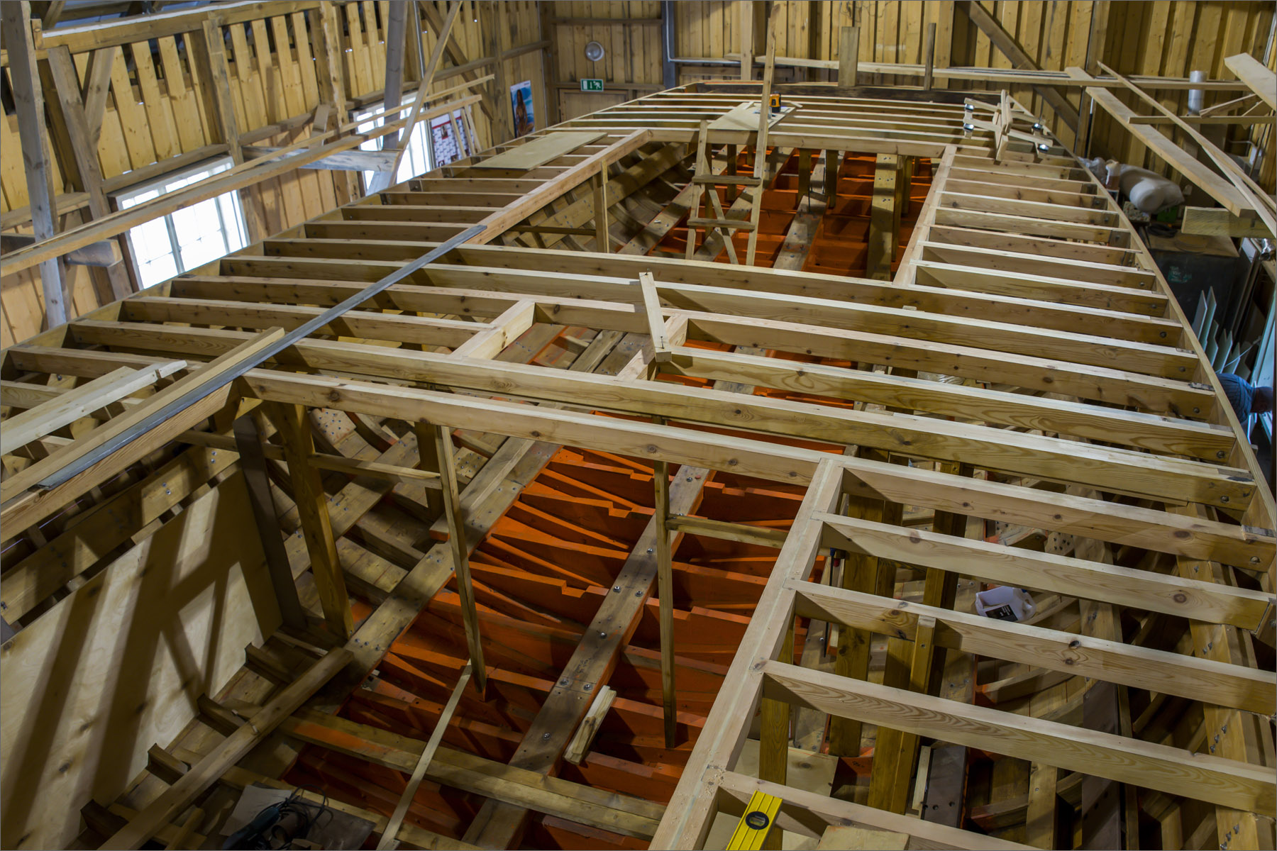 20140825-Suursadam-1446.jpg - Sügis-talv 2014. Triivimine, vaheseinte ehitus, sõukruvi paigaldus. Foto Mart Mõniste