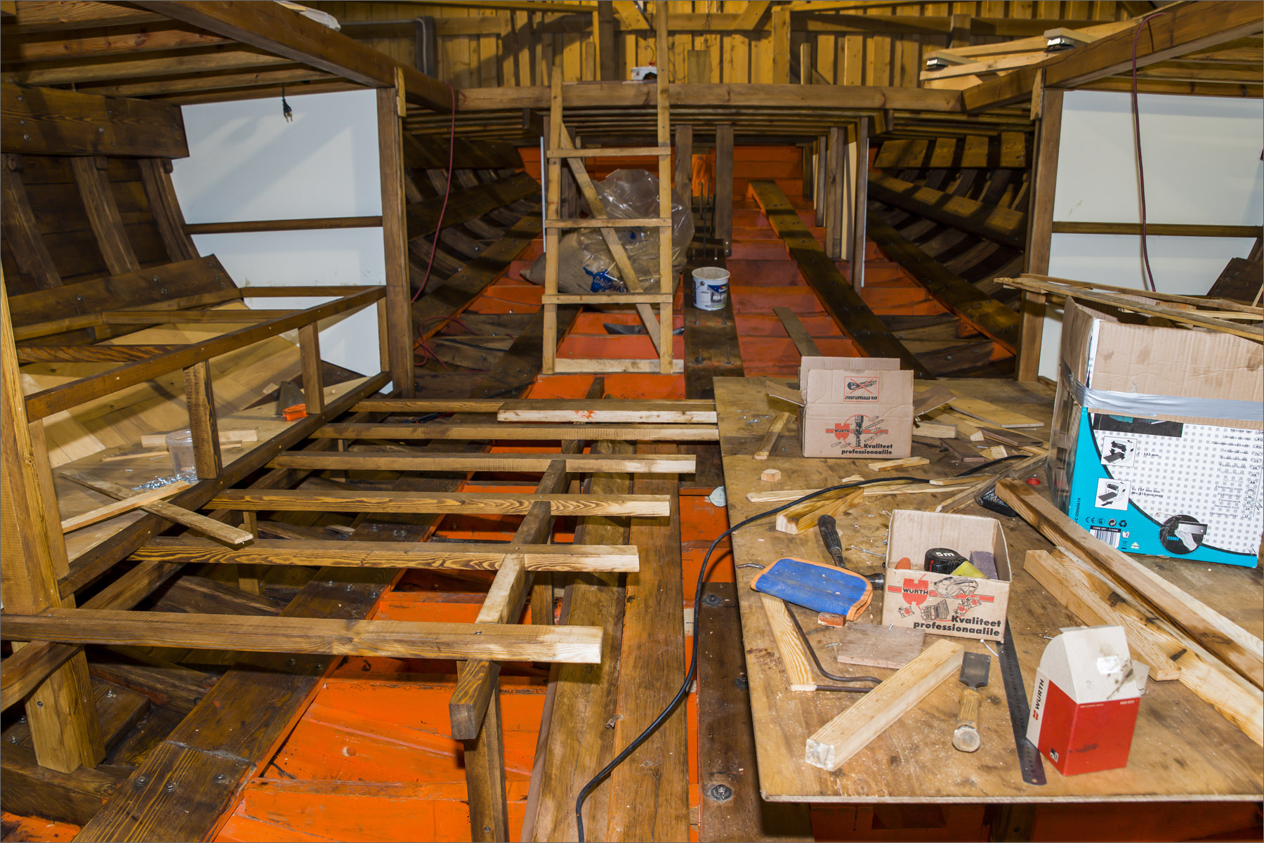 20141024-Suursadam-774.jpg - Sügis-talv 2014. Triivimine, vaheseinte ehitus, sõukruvi paigaldus. Foto Mart Mõniste