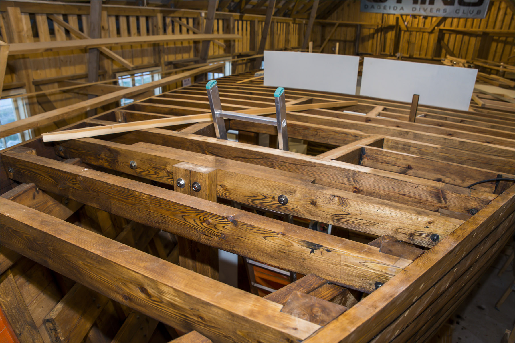 20141024-Suursadam-788.jpg - Sügis-talv 2014. Triivimine, vaheseinte ehitus, sõukruvi paigaldus. Foto Mart Mõniste