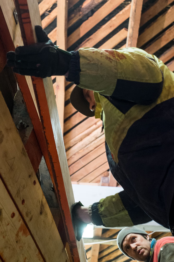 TX_15_03_F6598_W.jpg - 16.03.2015 Viskiplangu löömine. Foto Toomas Kokovkin